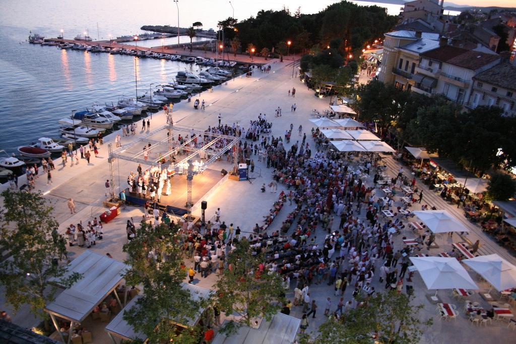 Apartmani Totić Crikvenica Bagian luar foto