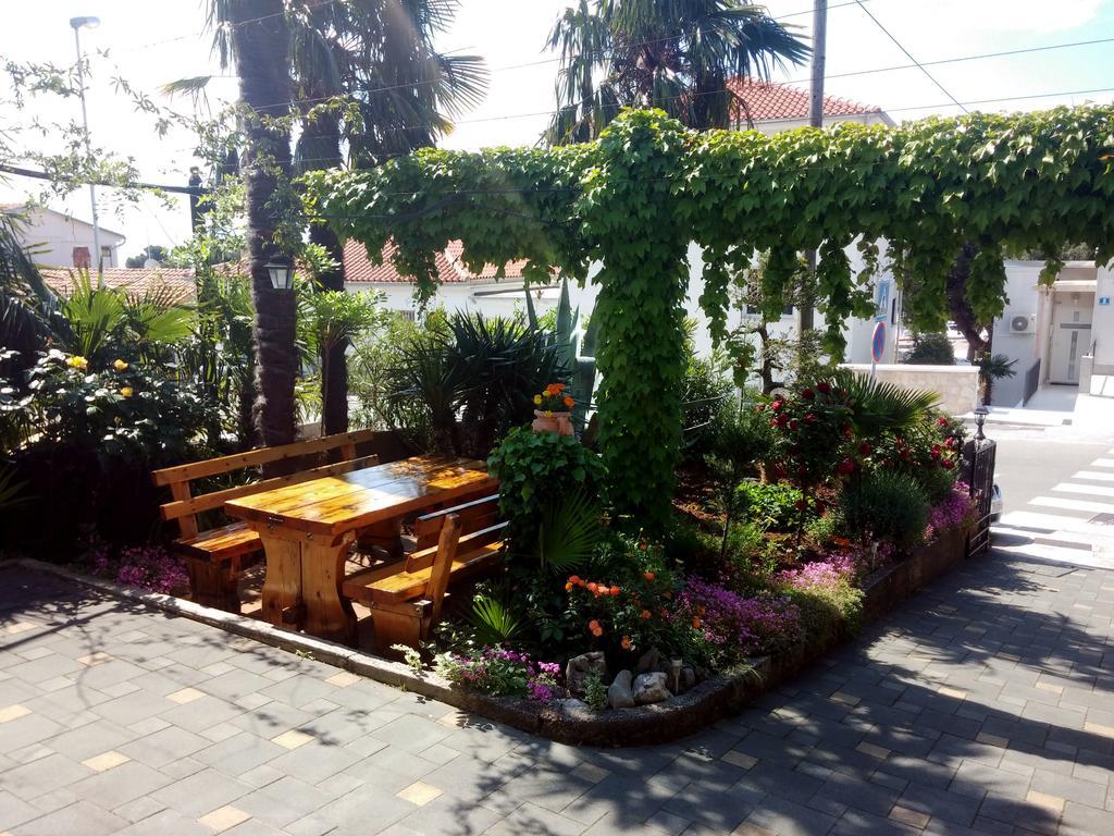 Apartmani Totić Crikvenica Bagian luar foto
